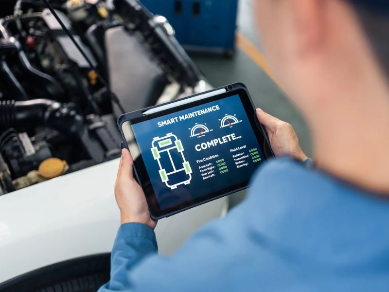 Dùng máy chẩn đoán OBD2 để biết được số km đã đi