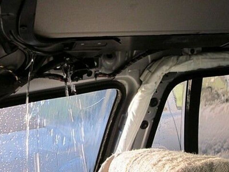 Đường thoát nước trên ô tô bị tắc