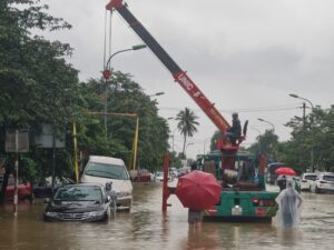 gara sửa chữa ô tô ngập nước tại Huế