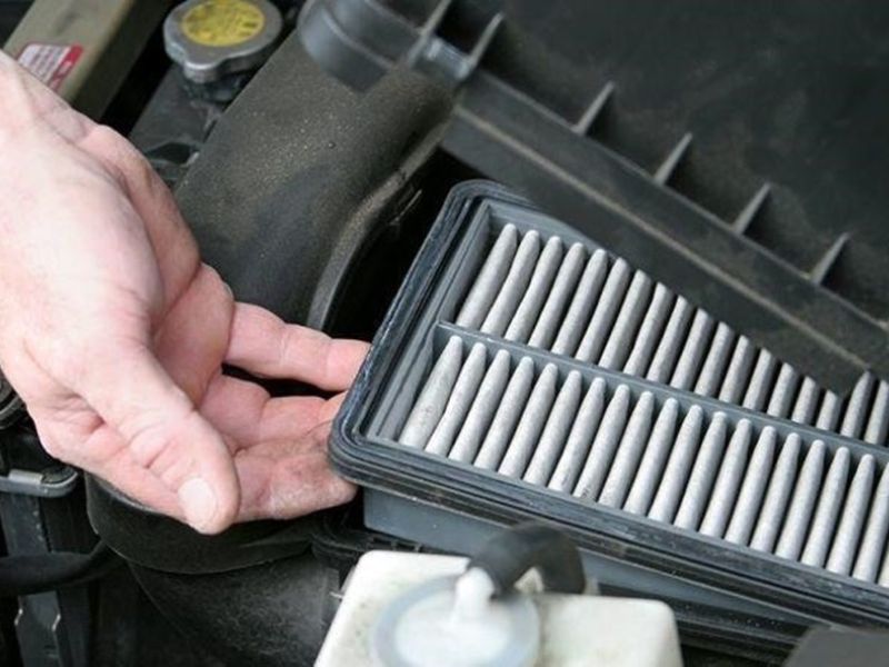 Lọc gió hoặc cổ hút gió trên xe bị ướt