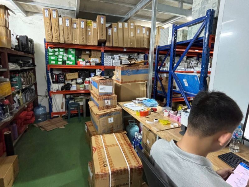 Kho hàng của Phụ Tùng Frey tại gara