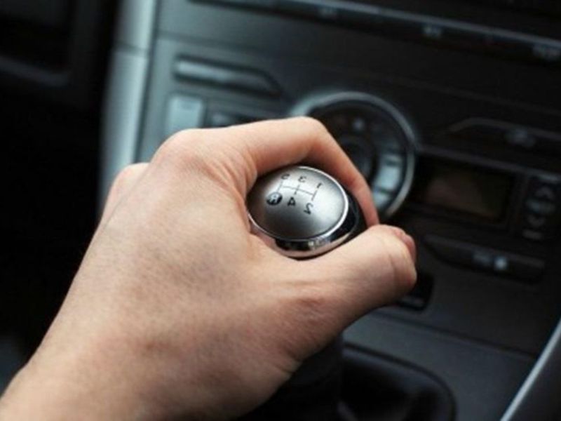 Không giữ côn quá lâu sẽ khiến nóng và mòn bố côn nhanh