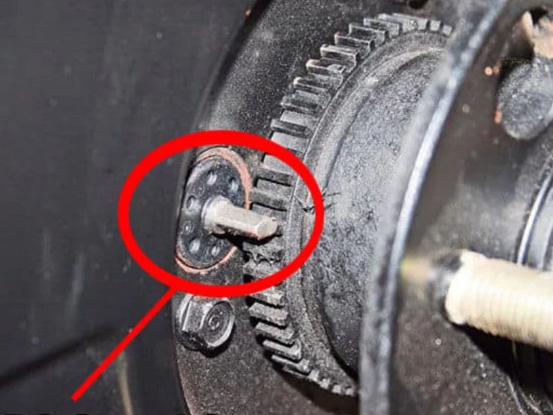 Kiểm tra cảm biến ABS trên xe của banh