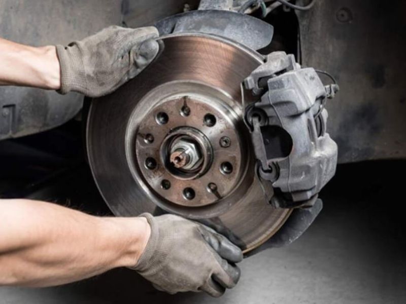 Sửa xe ngập nước: Quy trình, chi phí và những lưu ý quan trọng 3 Kiểm tra hệ thống phanh, hộp số và ECU trên xe