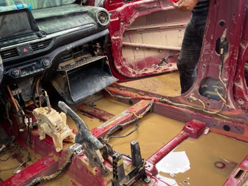 Làm sạch và khử ẩm nội thất