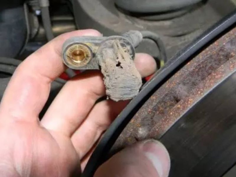 Lỗi cảm biến gầm (ABS, tốc độ bánh xe)