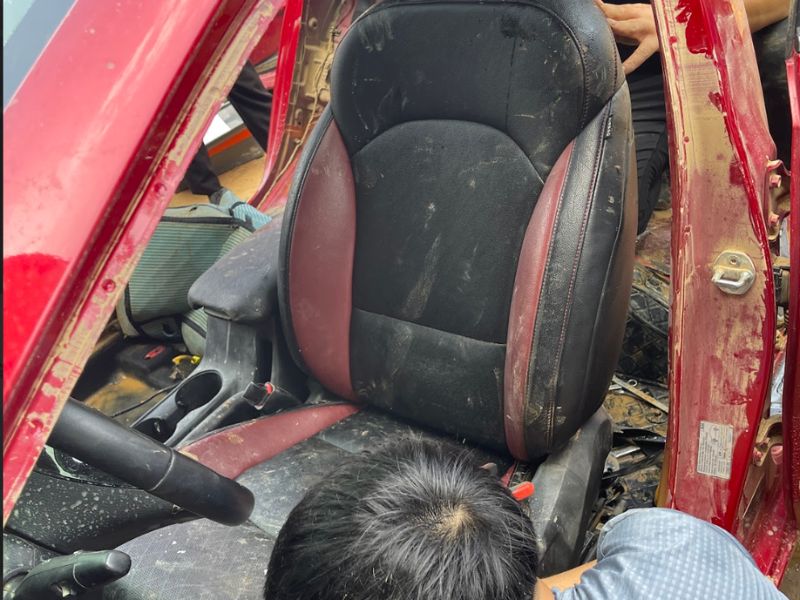 Xe có mùi ẩm mốc hoặc nước trong động cơ 