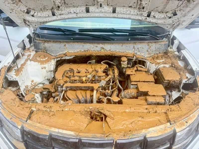 Nước vào buồng đốt gây thủy kích, làm cong tay biên, hỏng piston, xước xi-lanh