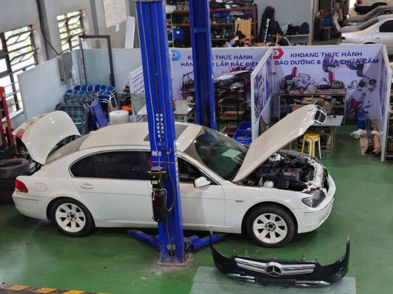 Phụ Tùng Đức Anh địa chỉ sửa xe Mercedes uy tín