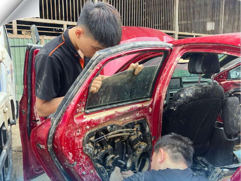 Phụ Tùng Đức Anh xử lý gọn từ bề mặt, vệ sinh triệt để các hệ thống