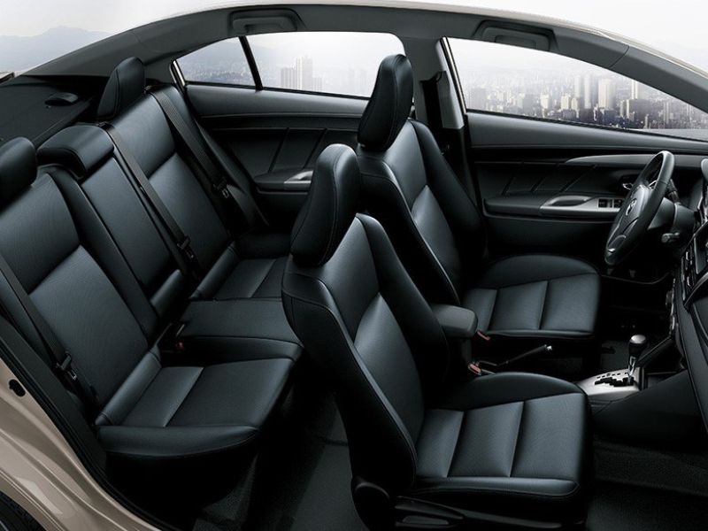 Quan sát mức độ hao mòn nội thất trên xe ô tô