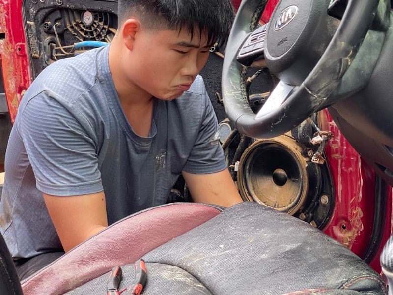 Tắt nguồn xe và kiểm tra lại tình trạng của xe