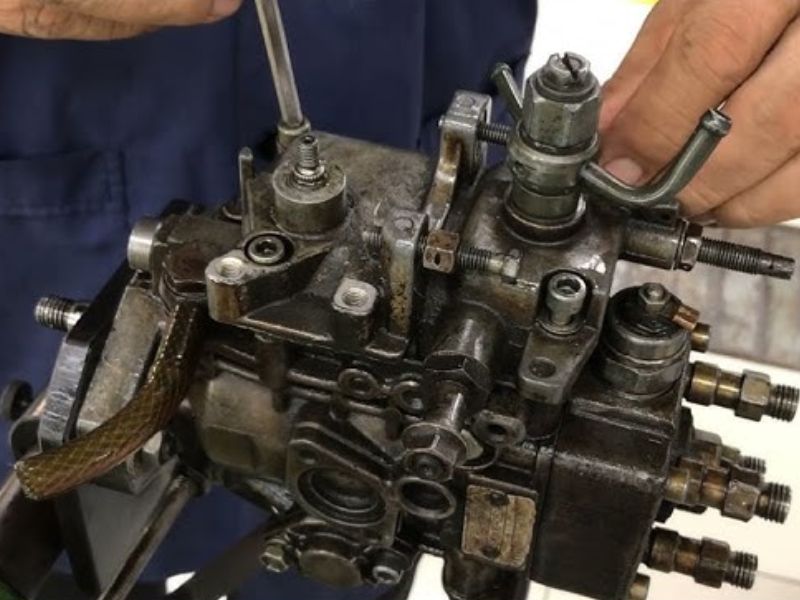 Tháo lắp và vệ sinh bơm cao áp