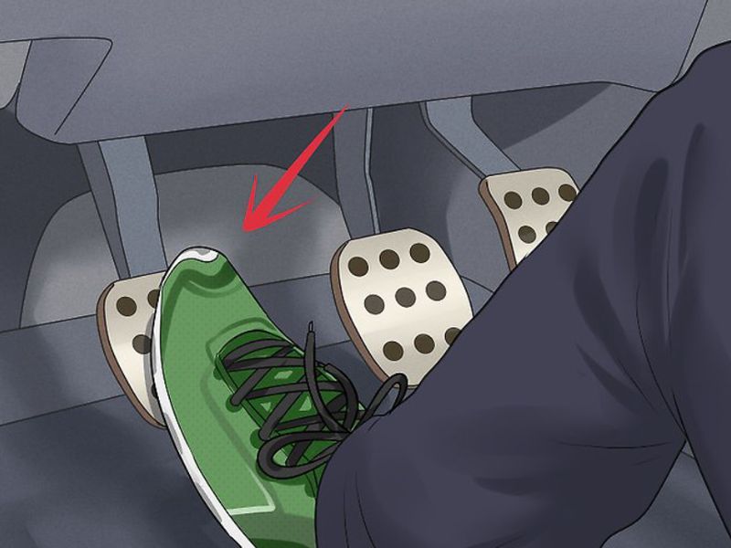 Thực hiện đạp hết côn trước khi vào số 1