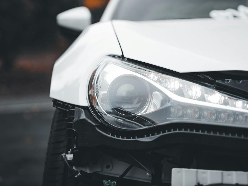 Tiến hành kiểm tra hệ thống đèn trên xe tránh trường hợp bị hư hỏng