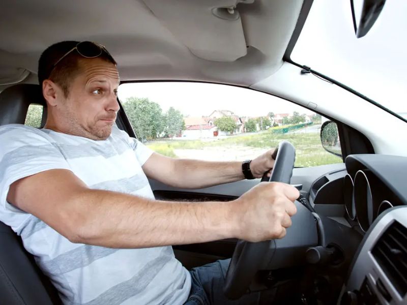 Xe có hiện tượng giật mạnh khi vào số cần kiểm tra bố côn ngay