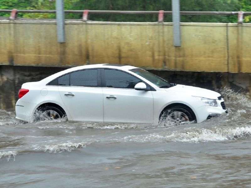 Xe ô tô bị ngập nước