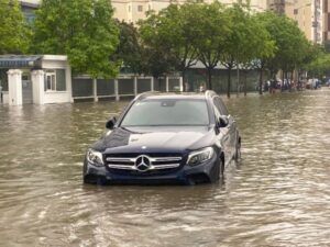 Xe ô tô ngập nước có ảnh hưởng gì không