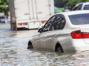Xe ô tô ngập nước đến đâu thì nguy hiểm