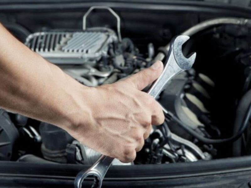 Xe xuất hiện tiếng gõ lạ ở khoang máy cảnh báo xe gặp thủy kích