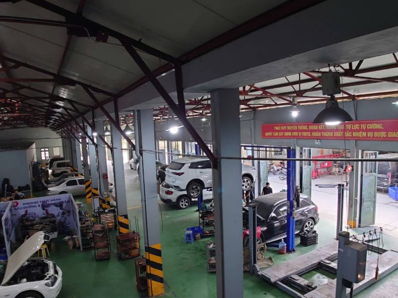 Xưởng sửa chữa của gara Phụ Tùng Đức Anh