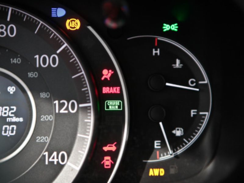 Đèn cảnh báo trên taplo bật tắt bất thường