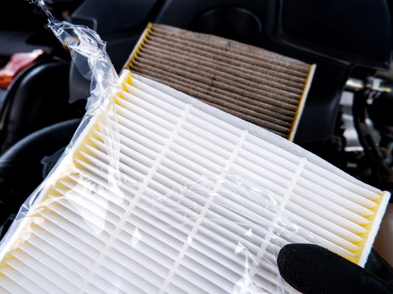 Lọc gió điều hòa bẩn cần thay thế định kỳ để đảm bảo chất lượng làm mát