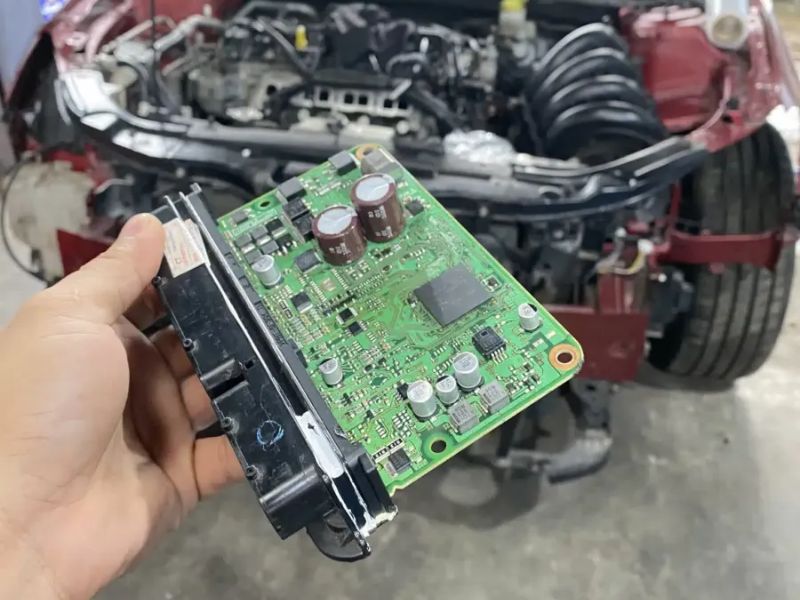 Nguy cơ làm hỏng ECU, BCM và các module điều khiển