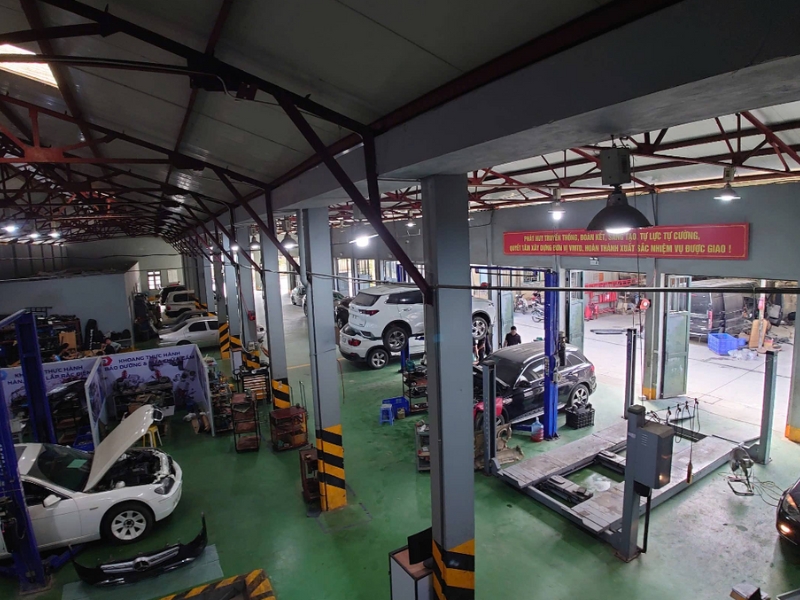 Gara ô tô Phụ Tùng Đức Anh