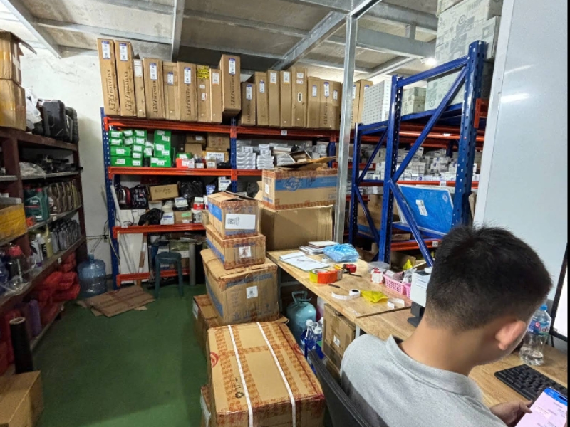 Kho hàng chính hãng tại Phụ Tùng Frey