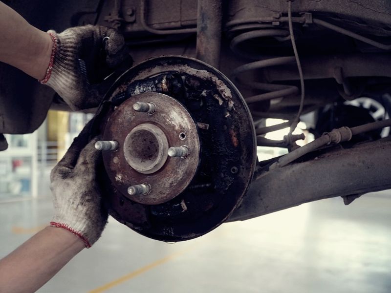 Quy trình kiểm tra phanh ô tô chi tiết sau khi đi mưa ngập