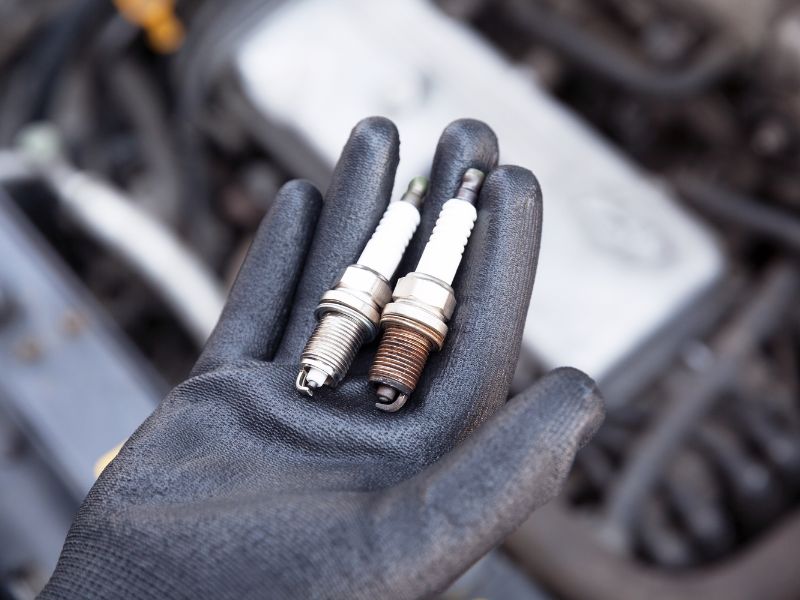 Tháo bugi và kiểm tra nếu hỏng hóc thì nên thay mới