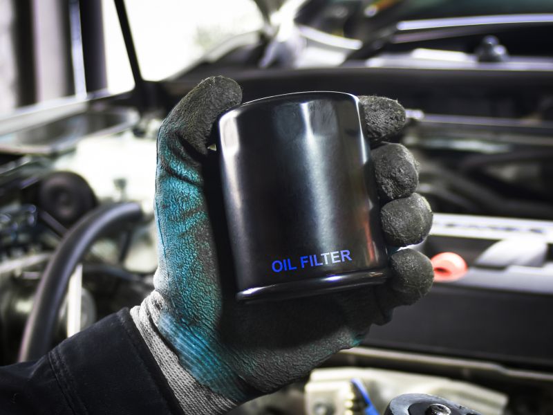 Tiến hành thay lọc dầu ở mốc bảo dưỡng 12 tháng