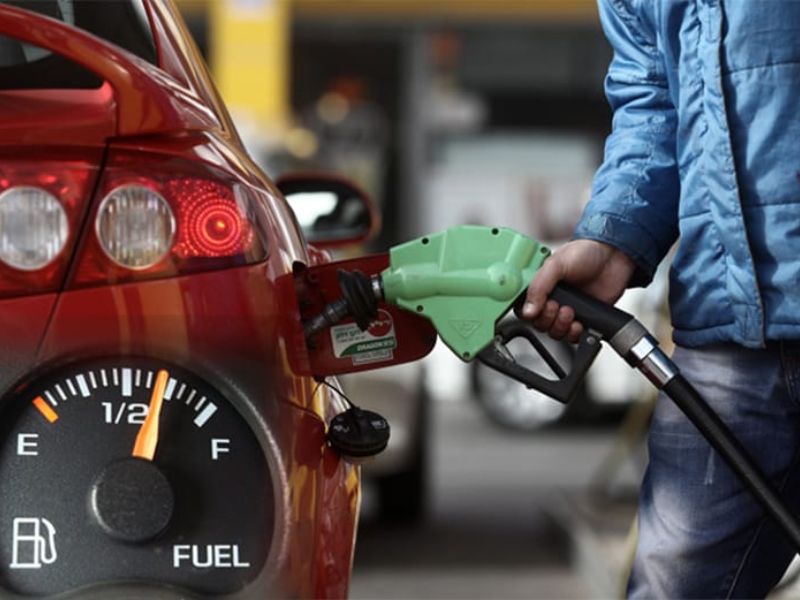 Xe ô tô hao xăng, khí thải đen nhiều