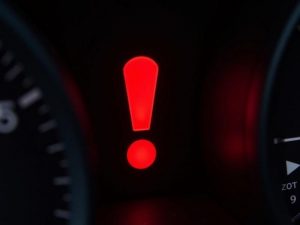 báo lỗi chấm than trên ô tô