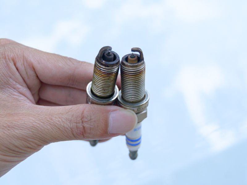 Bao nhiêu km thì thay bugi ô tô? Nhìn màu đoán bệnh và lưu ý 1 Bao nhiêu km thì thay bugi ô tô?