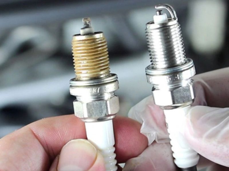 Bao nhiêu km thì thay bugi ô tô? Nhìn màu đoán bệnh và lưu ý 2 Bugi màu nâu vàng hoặc xám nhạt – trạng thái lý tưởng
