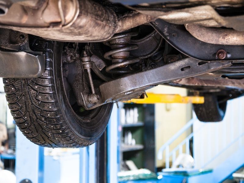 Bụi bẩn, nước bám vào cổ ty lâu ngày gây rách cao su bóng hơi