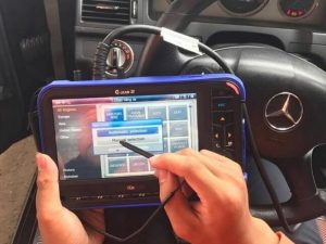 cảm biến điểm mù ô tô không bật được