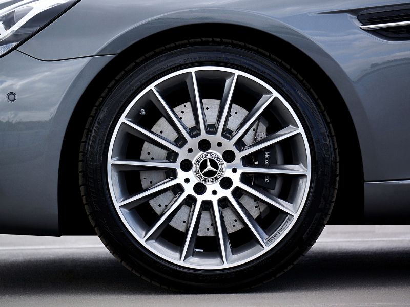 Cân bằng động lốp ô tô: Dấu hiệu cần làm, lợi ích và chi phí 2026 4 Cân bằng động lốp định kỳ giúp xe vận hành êm ái hơn