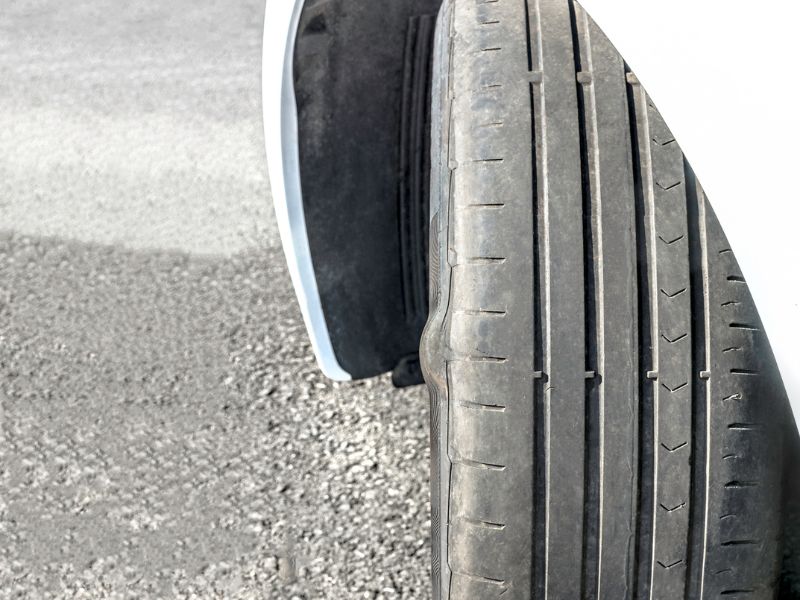 Cân bằng động lốp ô tô: Dấu hiệu cần làm, lợi ích và chi phí 2026 5 Cân bằng động lốp thường xuyên giúp giảm mòn lốp và tiết kiệm chi phí bảo dưỡng