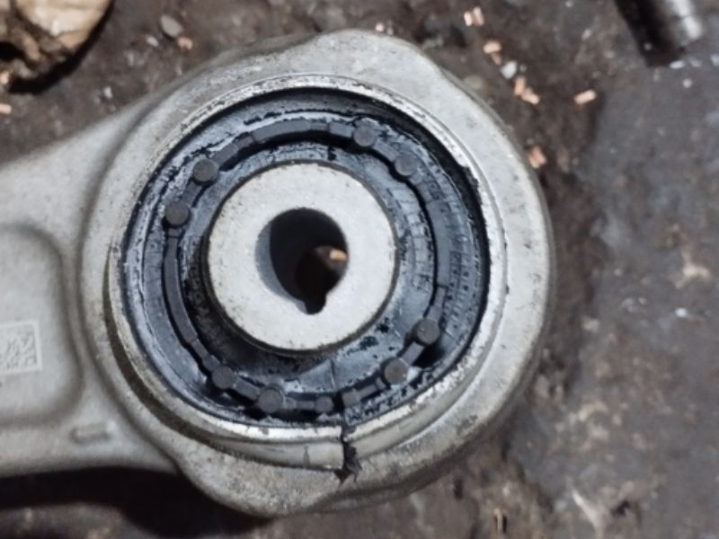 Dấu hiệu càng cong rách cao su, nguyên nhân & cách xử lý triệt để 6 Cao su càng cong để lâu không thay sẽ gây hỏng cả cụm càng cong