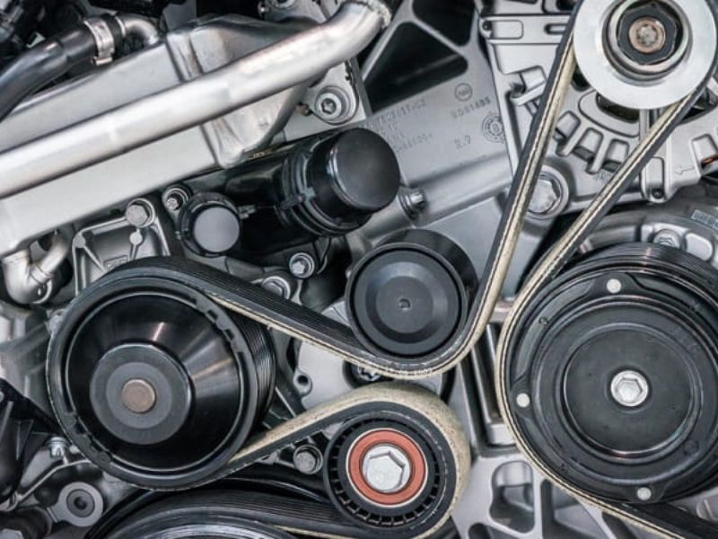 Động cơ nổ không êm, rung rõ khi dừng đèn đỏ