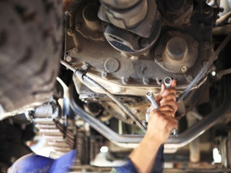 Dấu hiệu càng cong rách cao su, nguyên nhân & cách xử lý triệt để 1 Khi càng cong rách cao su xe sẽ có hiện tượng lục cục dưới gầm