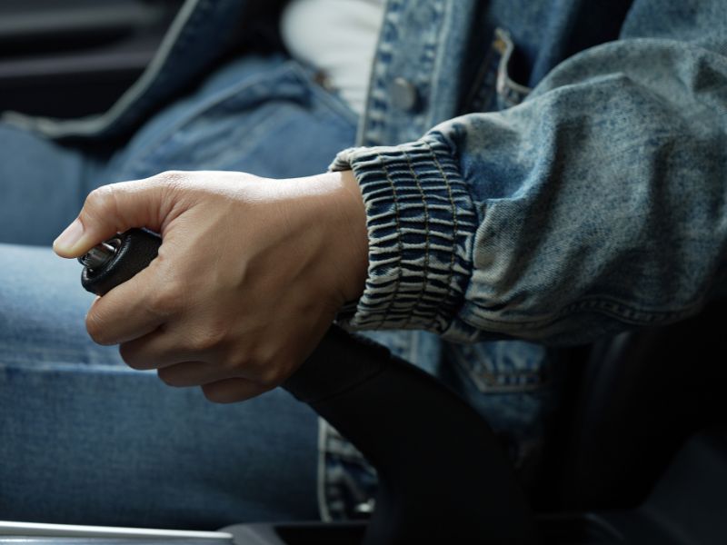 Kiểm tra phanh tay và điều chỉnh lại nếu quá chênh lệch