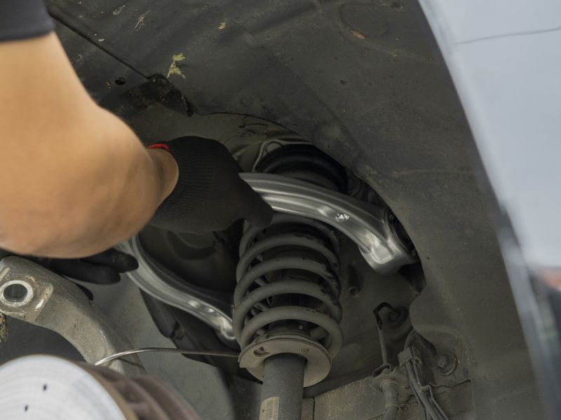 Dấu hiệu rách chụp bụi rotuyn, nguyên nhân và cách xử lý 4 Lão hóa cao su theo thời gian và nhiệt độ