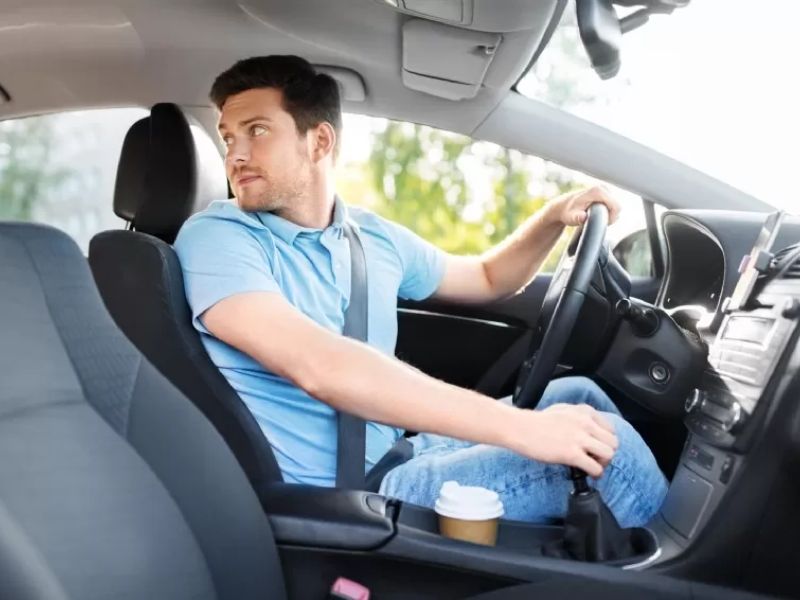 Lưu ý quan trọng cần nắm khi xe có hiện tượng khó vào số lùi