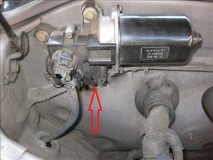 mô tơ gạt mưa bị chập do ngập