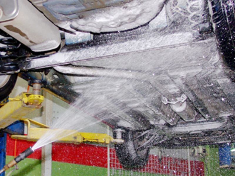 Dấu hiệu rách chụp bụi rotuyn, nguyên nhân và cách xử lý 5 Tác động từ việc rửa gầm áp lực cao