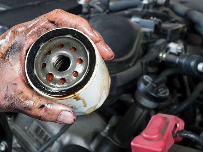 Thay lọc dầu sau khi thay dầu động cơ